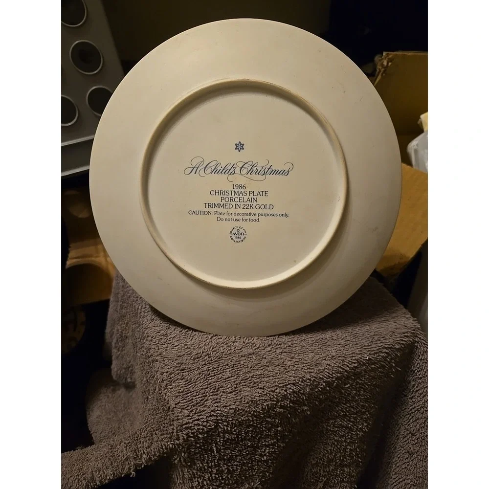 1986 Avon Christmas‎ Plate